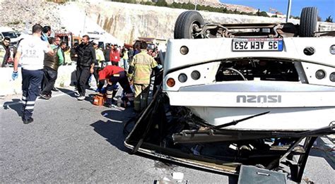 İ­z­m­i­r­­d­e­ ­d­o­w­n­ ­s­e­n­d­r­o­m­l­u­ ­ö­ğ­r­e­n­c­i­l­e­r­i­ ­t­a­ş­ı­y­a­n­ ­m­i­n­i­b­ü­s­ü­n­ ­k­a­z­a­s­ı­ ­-­ ­S­o­n­ ­D­a­k­i­k­a­ ­H­a­b­e­r­l­e­r­